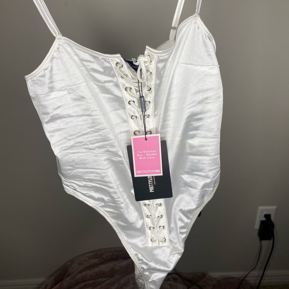 PRETTY LITTLE THING PLT WHITE BODYSUIT